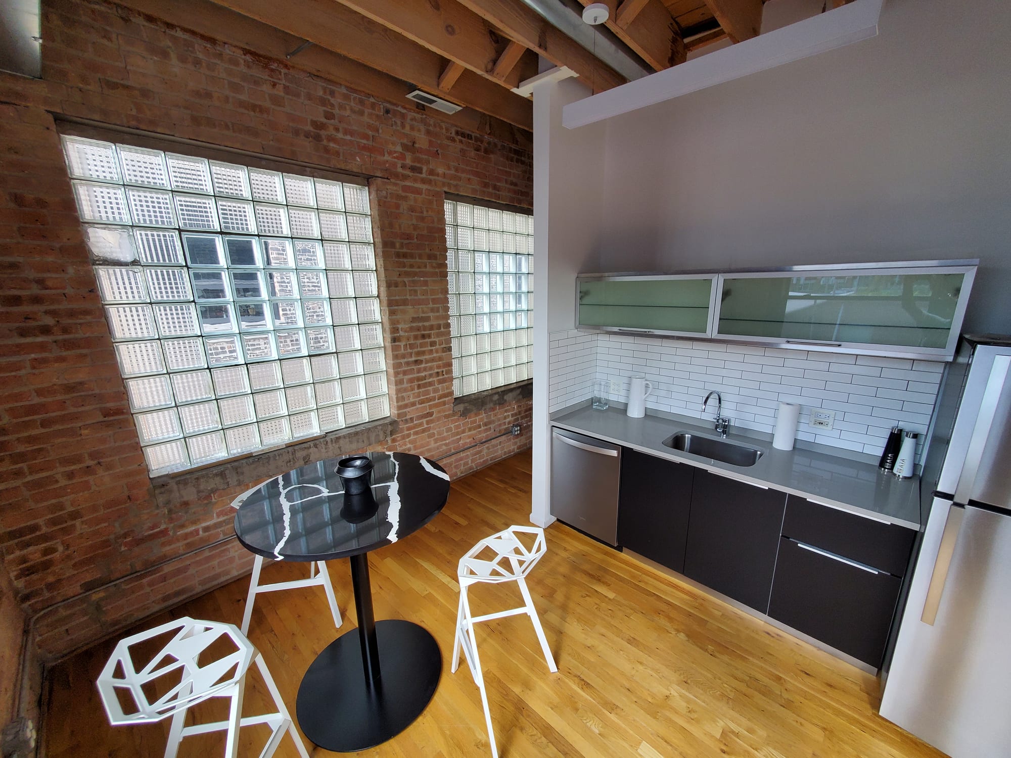 Commercial interior by iJ Design Studio